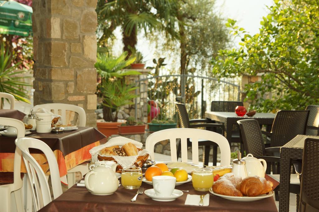 Hotel Augusta Garni Limone sul Garda Cameră foto